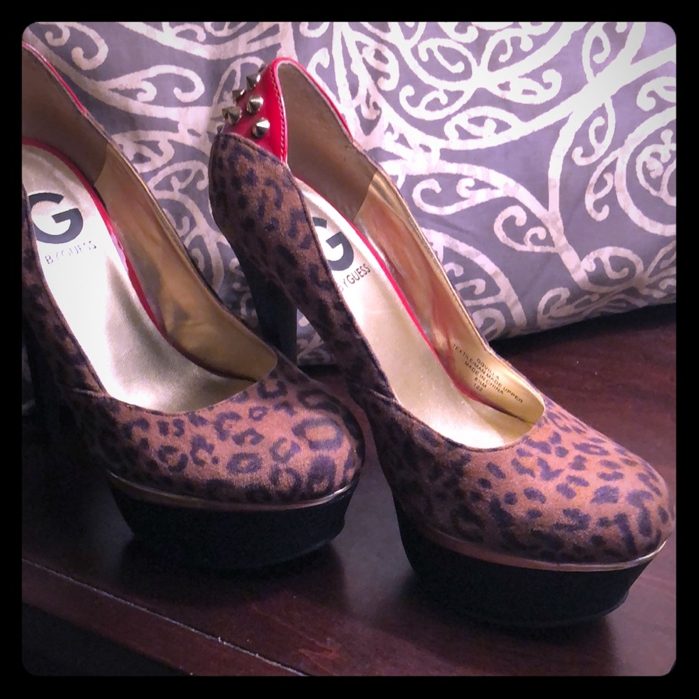 GUESS STUDDED PLATFORM PUMPS